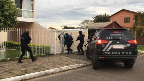 Ação cumpre 15 mandados de prisão e 16 de buscas e apreensão em Canoas, Osório, Charqueadas, Pelotas e Porto Alegre. Já foram presas 14 pessoas