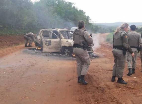 Os assaltantes levaram três vigilantes e um cliente no momento da fuga