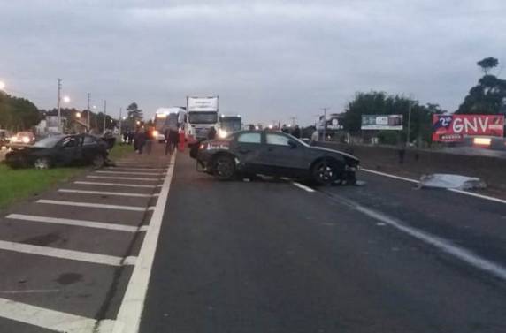 Ao menos três pessoas morreram durante a 

madrugada em rodovias estaduais e federais