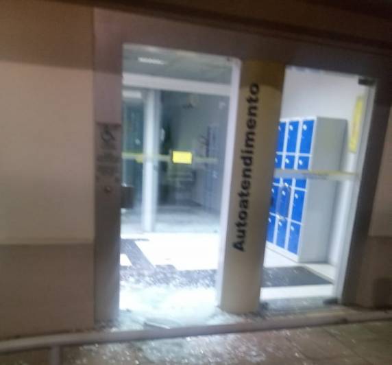 Homem chegou a ser rendido pelos bandidos, mas foi liberado e chamou a polícia