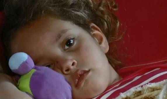Vitória teve traumatismo craniano e ficou 14 dias no hospital. A avó dela também foi atropelada e teve alta três dias após a colisão