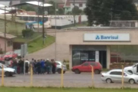 Assalto ocorreu no fim da manhã desta quarta