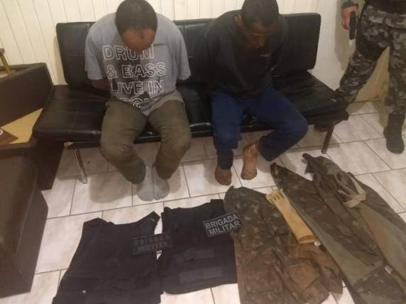 Dupla estava em um matagal na RS-126 e pretendia fugir de carona