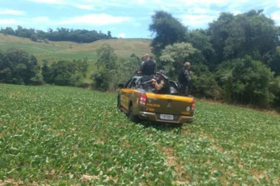 Polícia acredita que grupo tenha relação com ataques a dois bancos na cidade, na última quarta-feira (12)