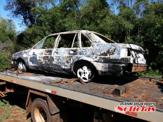 A polícia investiga a ligação do furto do veículo 

com o furto/arrombamento que ocorreu nas Lojas Holz de Independência na madrugada desta quinta-feira