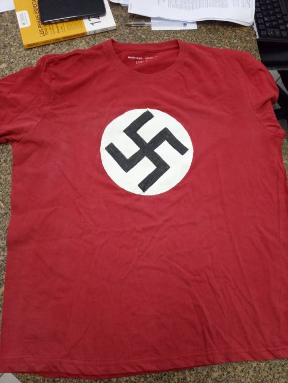 Ele vai responder por apologia ao nazismo, cuja pena é de reclusão de um a três anos. Caso aconteceu em São José, na Grande Florianópolis