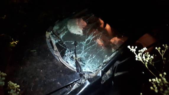 O veículo que ele conduzia capotou na lateral da rodovia