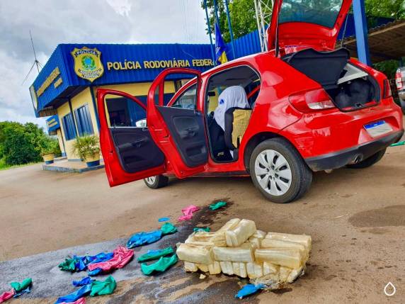 Uma das mulheres é estudante de medicina no Paraguai e aproveitou as férias para trazer a droga de lá