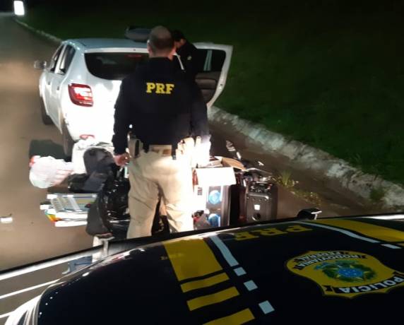 Um dos presos possuía dois mandados de prisão por furto em lojas