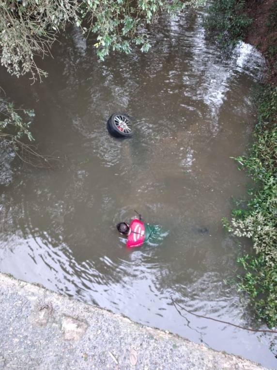 Acidente ocorreu em Pouso Redondo. Vítimas de 26 e 32 anos morreram no local