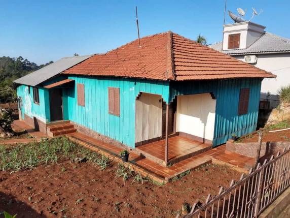 Crime ocorreu na madrugada deste domingo (16) em residência no centro da cidade. André Marcos Dunke, de Tiradentes do Sul, morreu no local. Autor do crime é procurado pela Brigada Militar