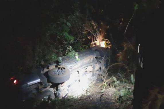 Veículo, que acabou caindo em barranco, trafegava de maneira suspeita próximo ao entroncamento com a RS-401