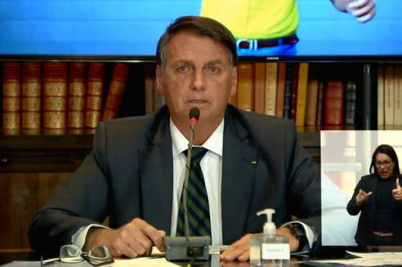 Advogado-geral da União entregou declaração assinada pelo presidente à delegada do caso