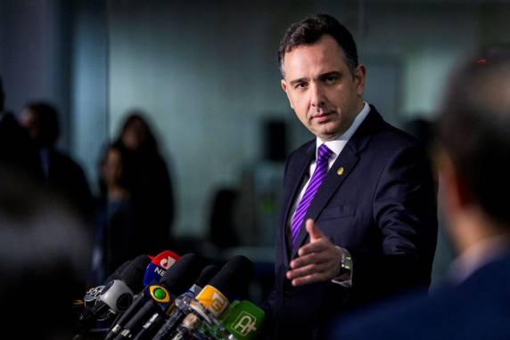 Para presidente do Senado, implementação do piso é uma 