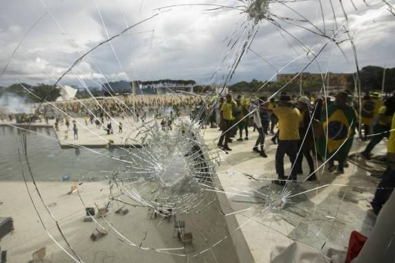 Oito deles responderão no STF pelos crimes de associação criminosa armada, abolição do Estado de direito, golpe de Estado, dano qualificado e deterioração de patrimônio tombado