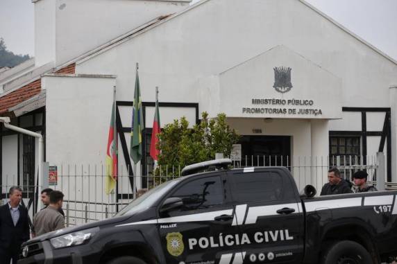 As condenações são por dois casos de roubo e extorsão e um por tentativa de homicídio qualificado. Conhecido como 