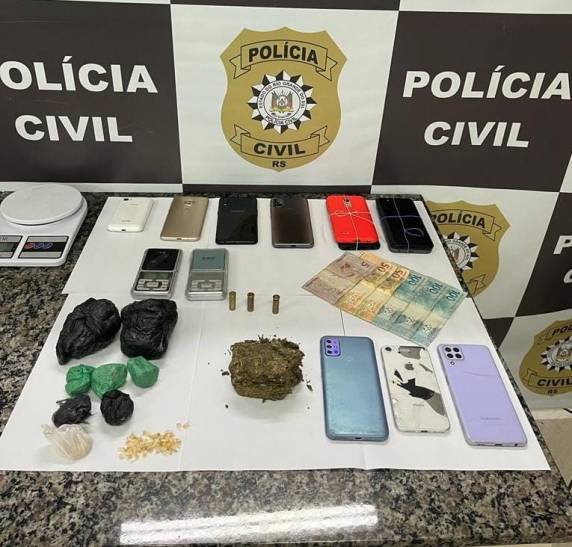 Duas pessoas foram presas preventivamente.