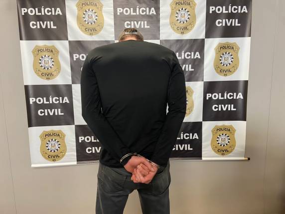 O indivíduo também é investigado pelo estupro de sua enteada de 14 anos.