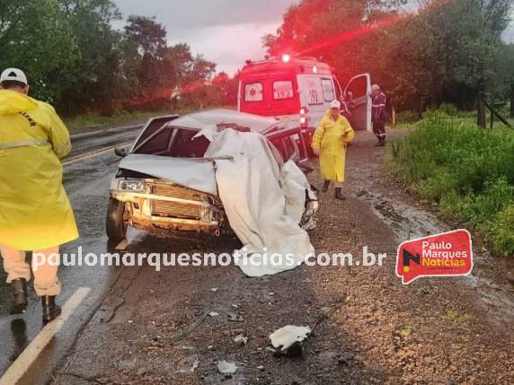 Colisão envolveu o automóvel da vítima e um caminhão