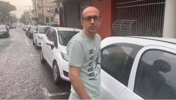 Condenado a mais de 31 anos de prisão pela morte do filho Bernardo Uglione, em 2014, Leandro Boldrini segue com o registro de médico ativo e pretende retomar a profissão.