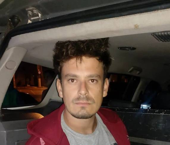 Kelber Henrique Pereira recebeu pena por dois homicídios qualificados, além de apropriação indébita de veículo. Crime aconteceu em julho do ano passado. Defesa afirma que vai recorrer.