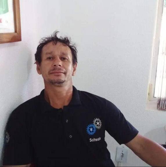 Veículo destruído pelo fogo foi encontrado na localidade de Ponte Pratos