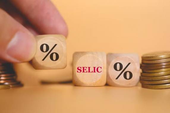 Quarta redução de 0,5 ponto percentual na Selic desde agosto começa a reduzir valores de operações de crédito e redireciona o olhar de investidores para opções de renda variável disponíveis no mercado