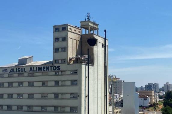 Três funcionários que tiveram ferimentos graves permanecem internados em Passo Fundo