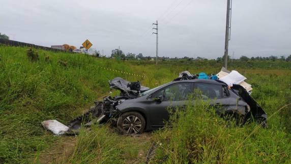 O motorista foi socorrido para um hospital em estado grave
