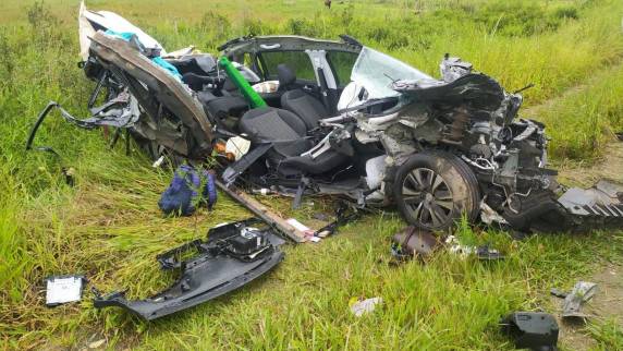 Paula Almeida Barbosa, 38 anos, e sua filha Isabela, quatro anos, foram vítimas em uma capotagem acontecida na manhã desta quarta-feira (14); marido sobreviveu ao acidente