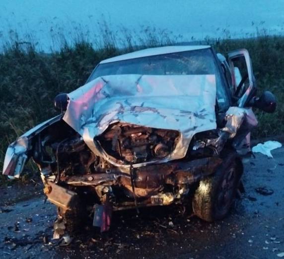 Vítimas eram motoristas dos carros envolvidos no acidente; ambos morreram no local