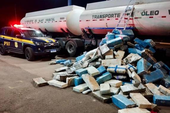 Segundo a Polícia Rodoviária Federal, essa foi a maior apreensão da droga realizada neste ano pela equipe; abordagem aconteceu em Sarandi