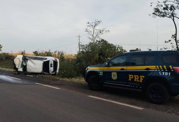 A motorista e dois passageiros tiveram ferimentos sem gravidade