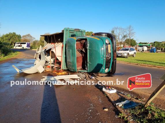 Veículo carregava um reservatório com água