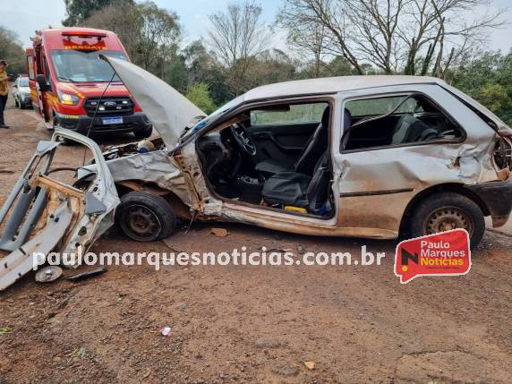Vítima precisou ser desencarcerada das ferragens pelo Corpo de Bombeiros