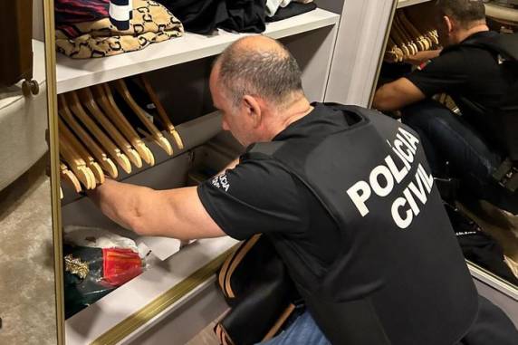 Detido em flagrante por posse de pistola de uso restrito às forças de segurança, Gladison Pieri é investigado por vender cotas de premiações, mas ganhadores sempre eram pessoas próximas a ele