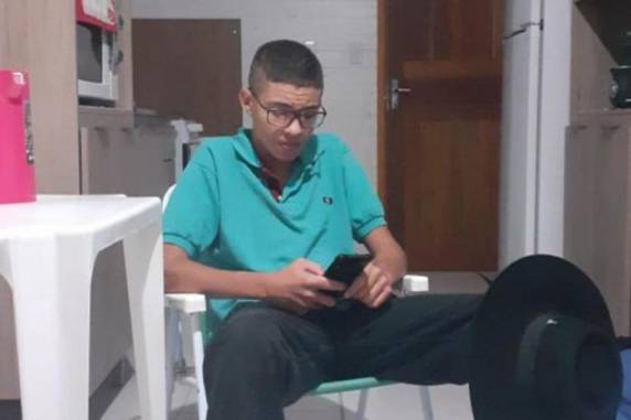 Soldados Raul Veras Pedroso e Cléber Renato Ramos de Lima e o sargento Arleu Júnior Cardoso Jacobsen respondem por homicídio triplamente qualificado. Eles permanecem detidos no Presídio Policial Militar