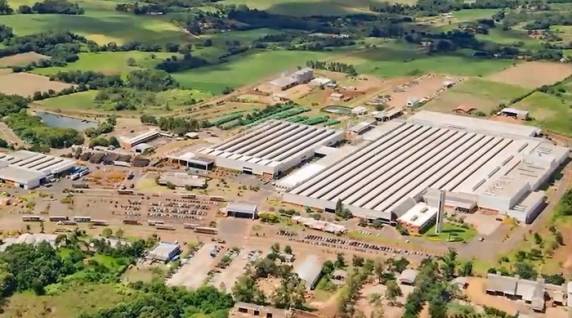 Segundo a empresa John Deere, medida foi necessária a partir de uma mudança no plano de produção para 2025