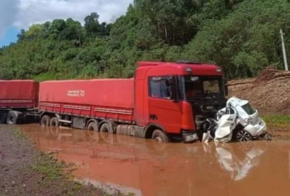 O motorista de um Gol, natural de Porto Alegre morreu no local