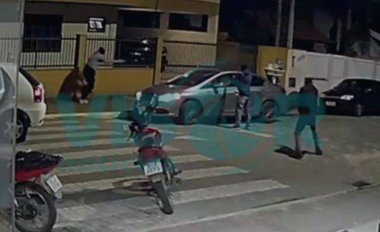 Veículo foi completamente destruído pelas chamas e estava na área rual de Tijucas