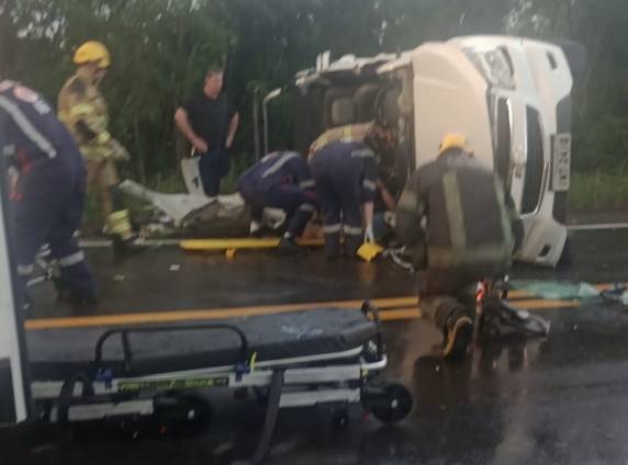 Ambos os veículos envolvidos, emplacados em Santa Maria, foram removidos pelo guincho