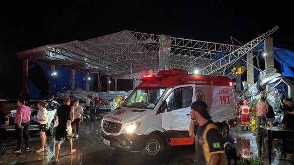 Em Arroio do Tigre um pavilhão desabou no Parque Municipal Atílio Pasa, onde ocorria o Festival da Cuca, Linguiça e Chope. Cerca de 30 pessoas ficaram feridas