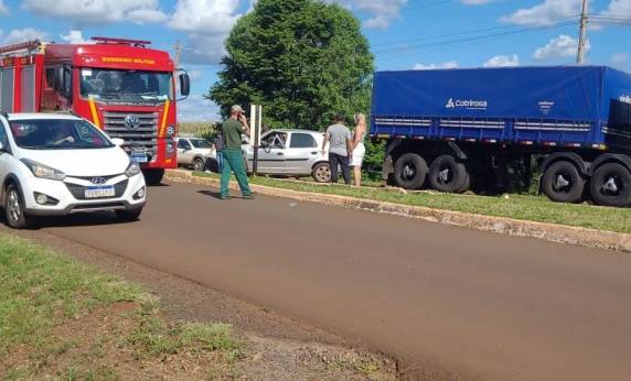 O acidente ocorreu no trevo de acesso a cidade, conhecido como Trevo da Bandeira