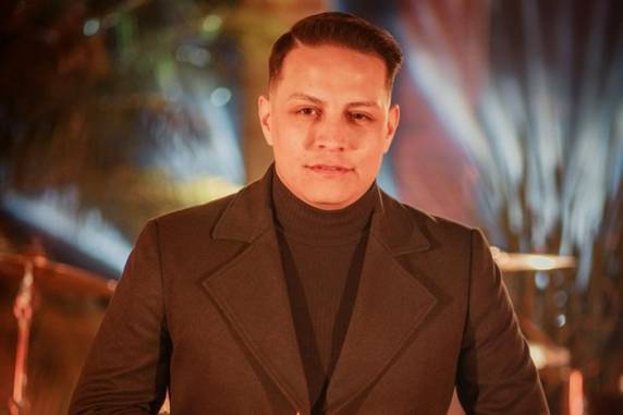 Cantor da banda Os Atuais deveria receber alta nesta sexta-feira, mas permanecerá internado em decorrência das complicações