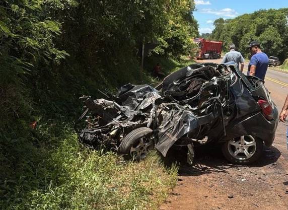 Lucas, motorista do Ford Ka, faleceu no local.