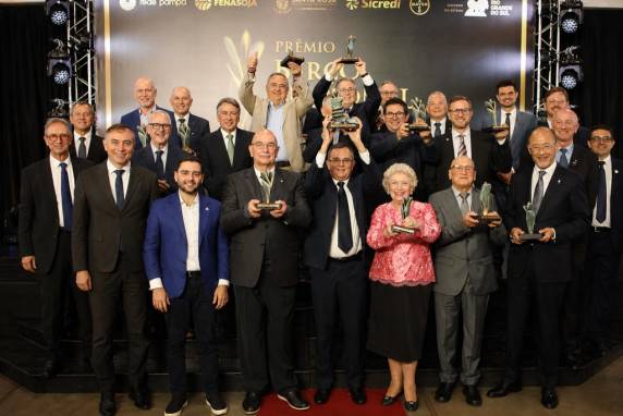 A premiação foi uma realização da Fenasoja e da Rede Pampa, com parcerias da Prefeitura de Santa Rosa, do Sicredi e da Bayer, e participação especial do Governo do Estado do Rio Grande do Sul.