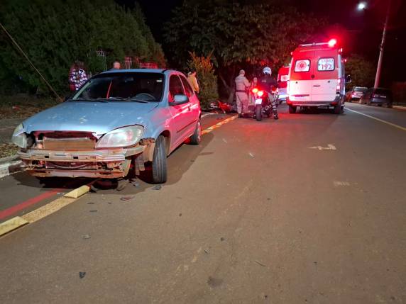 Acidente ocorreu na noite deste sábado (02), na Rua Guilherme Timm, e mobilizou equipes de socorro