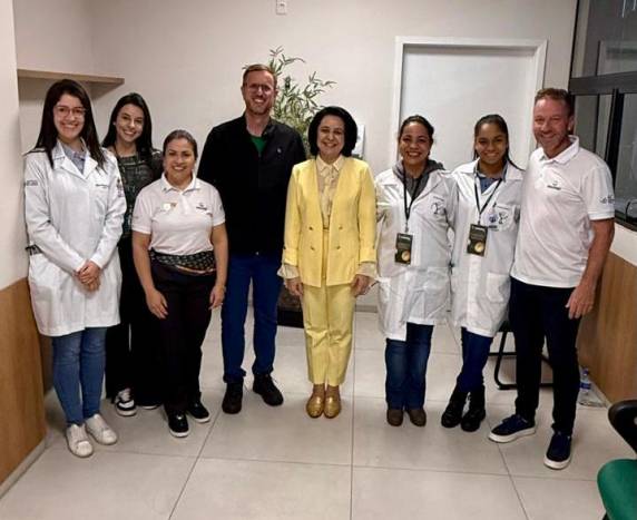 Ambulatório estruturado na feira oferece atendimento médico, ações de prevenção e espaço inclusivo, garantindo acolhimento, segurança e bem-estar ao público durante o evento.