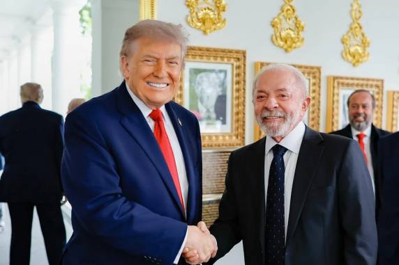 Encontro entre os dois presidentes durou mais de três horas. Em postagem, norte-americano definiu petista como ''dinâmico''